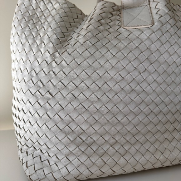 Bottega Veneta White Cabat Tote - Picture 2 of 13
